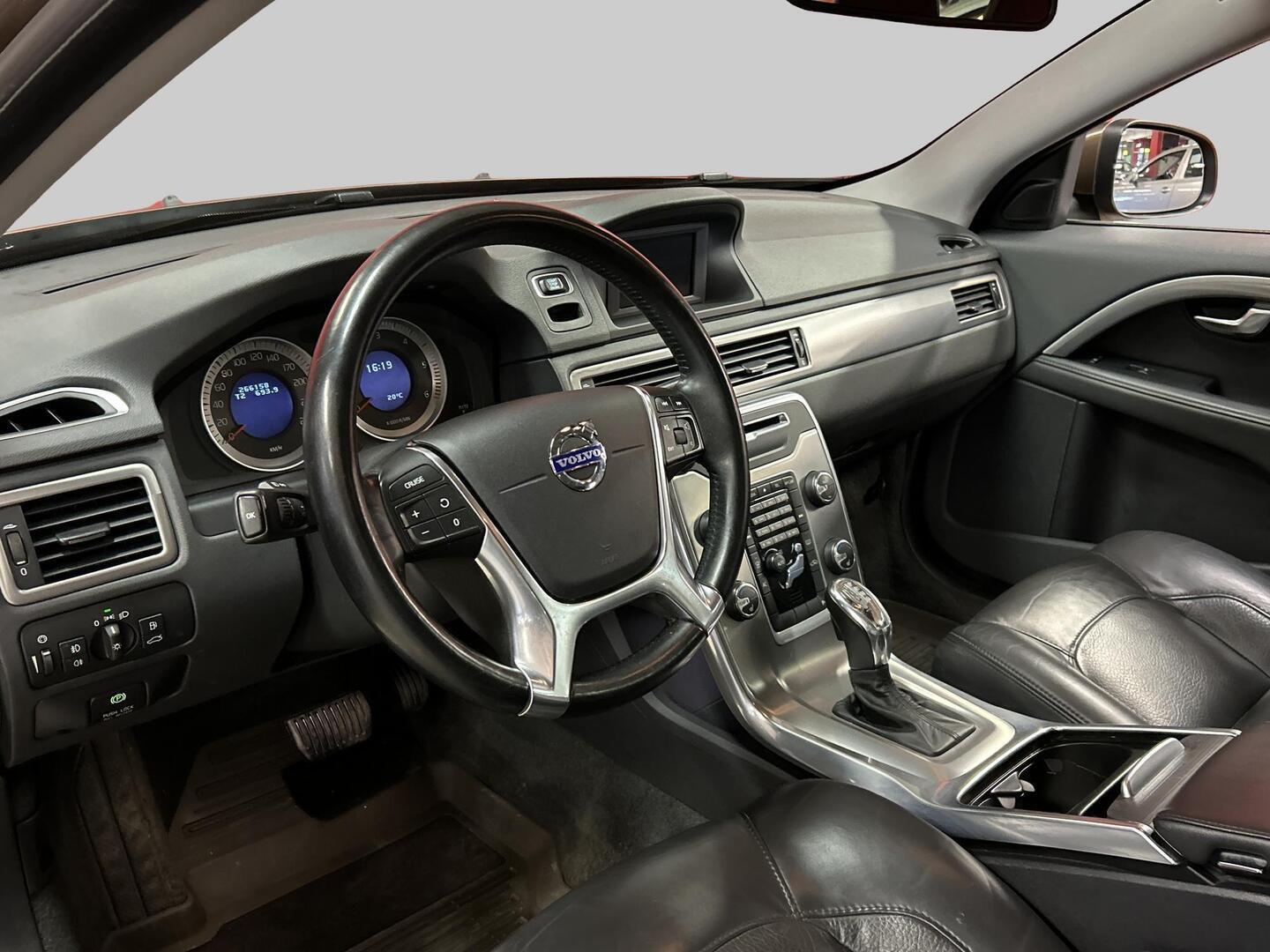 VOLVO V70 2013