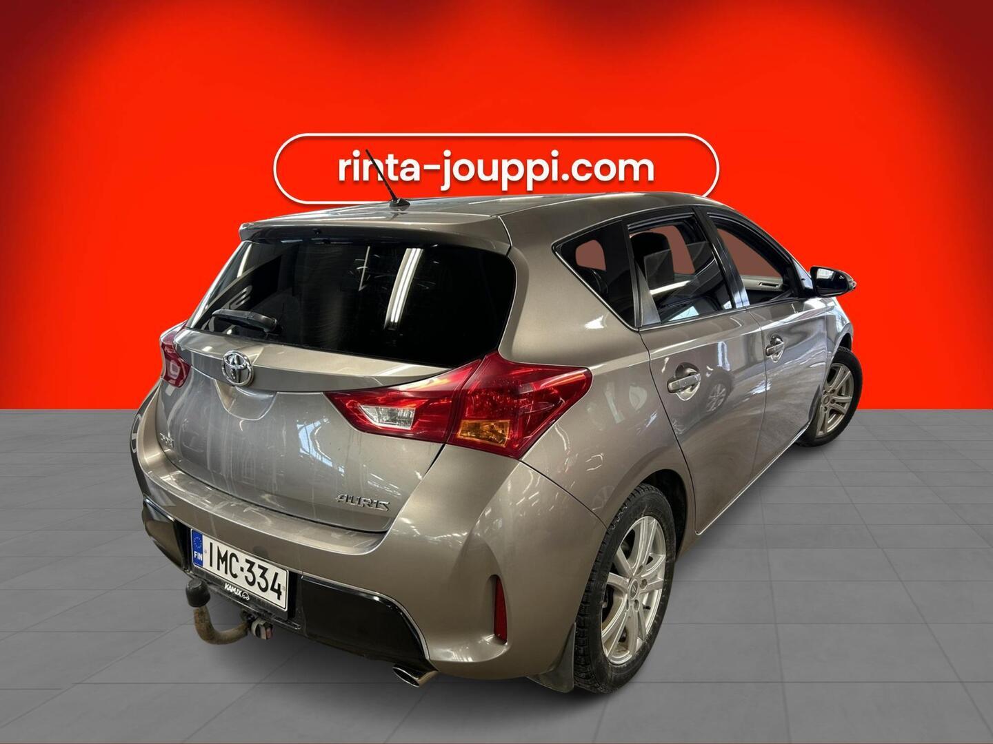 TOYOTA Auris 2015