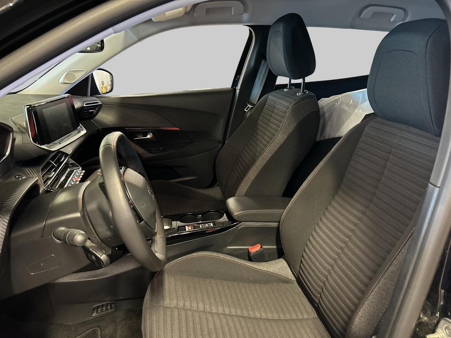 PEUGEOT e-2008 2022