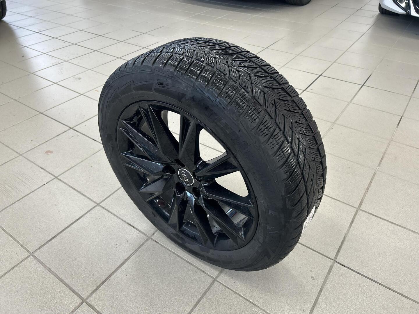 AUDI Q4 e-tron 2024