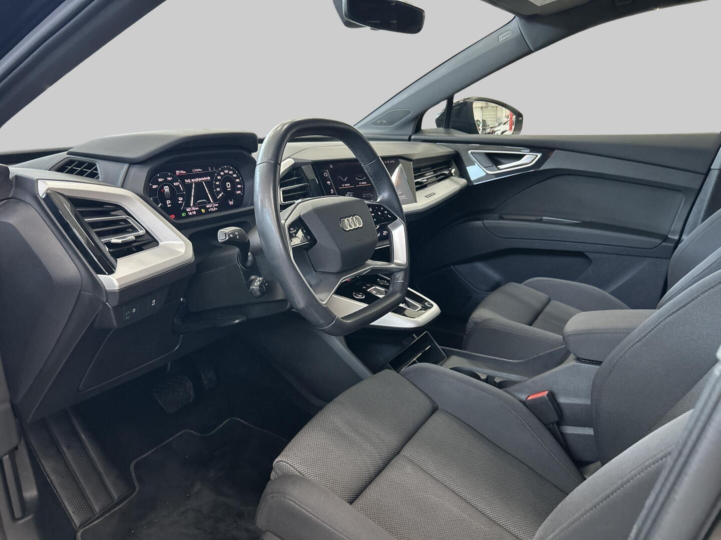 AUDI Q4 e-tron 2024