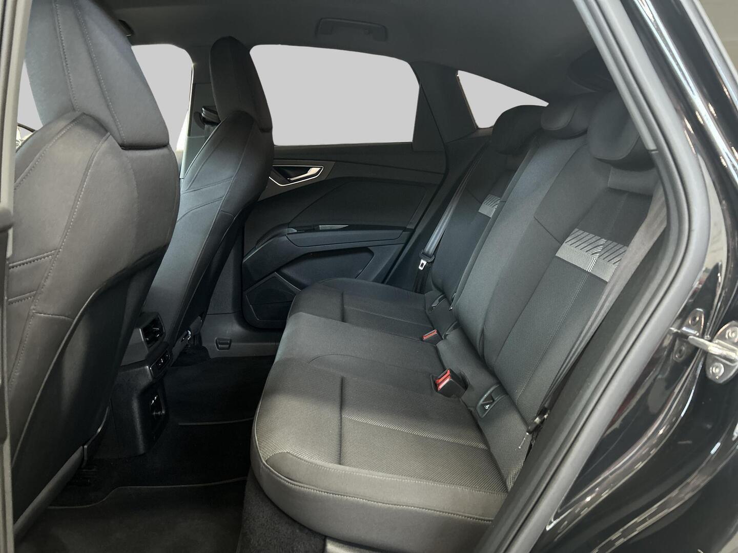 AUDI Q4 e-tron 2024