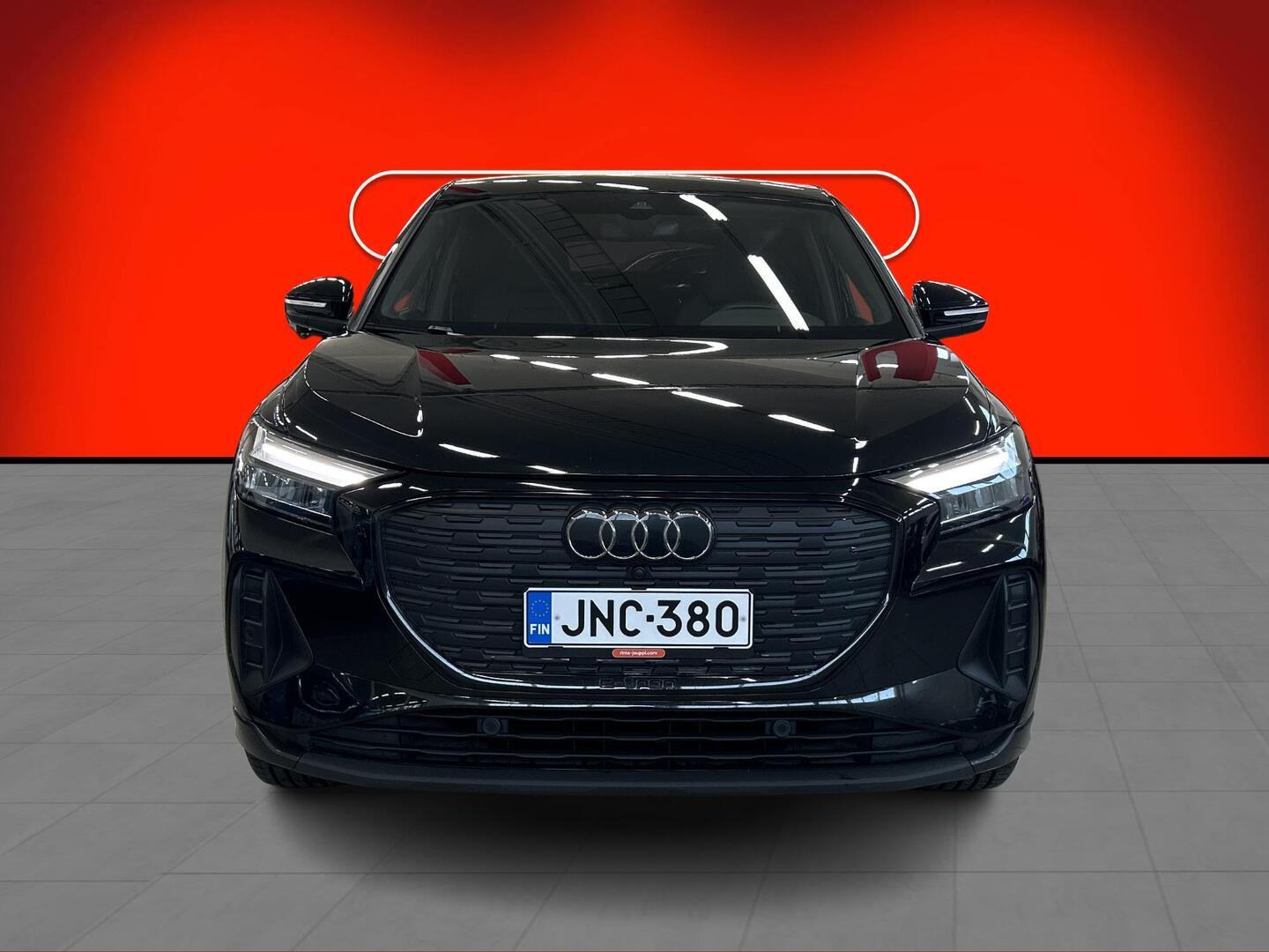 AUDI Q4 e-tron 2024
