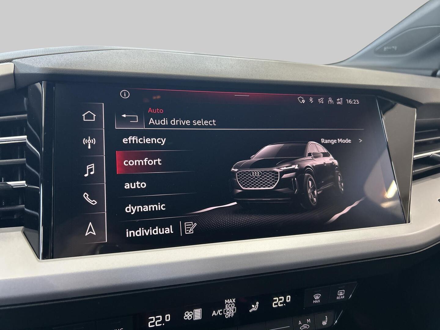 AUDI Q4 e-tron 2024