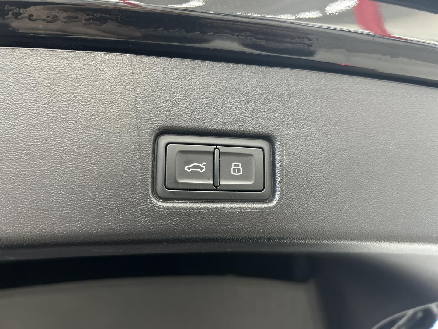 AUDI Q4 e-tron 2024