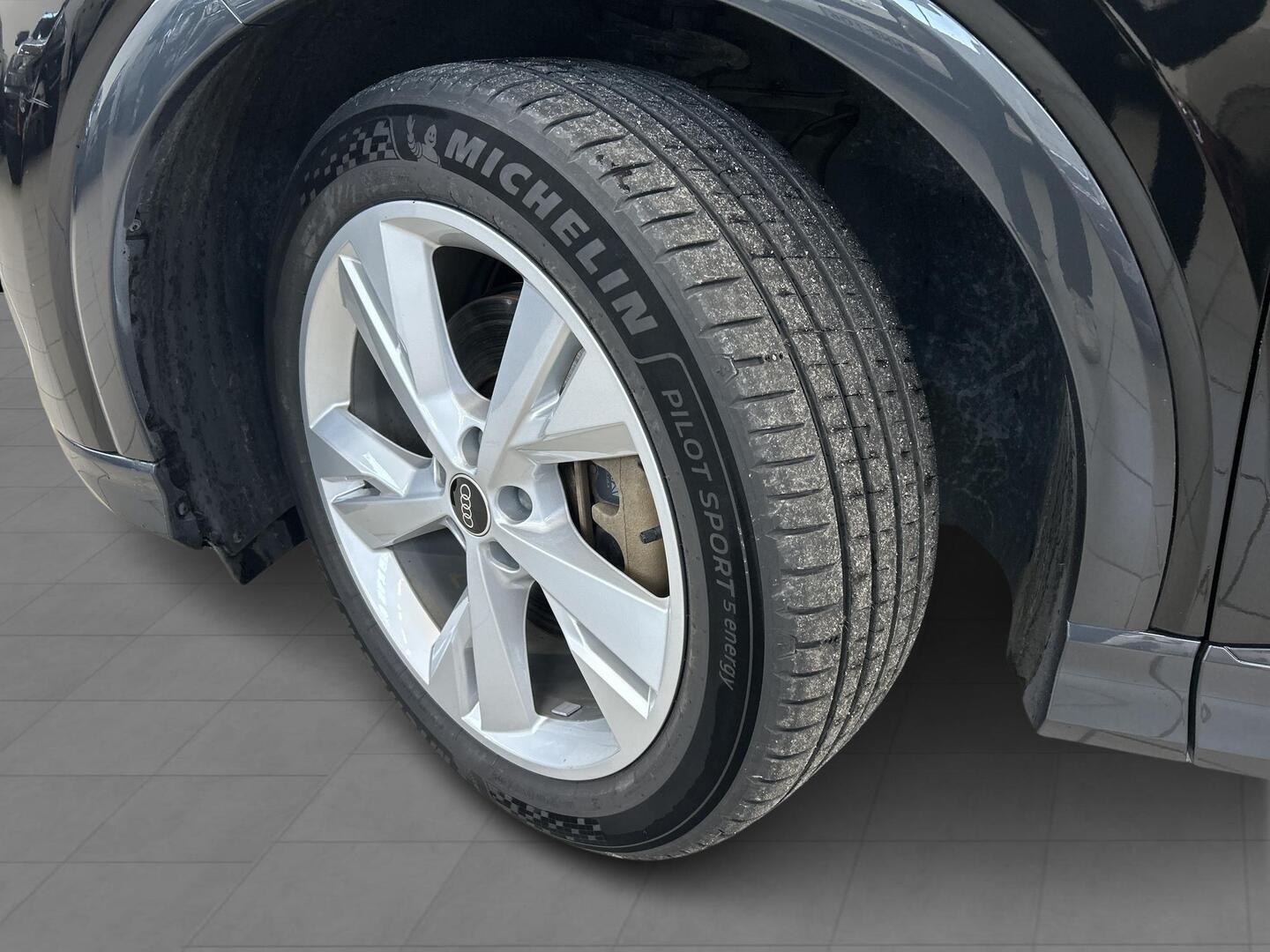 AUDI Q4 e-tron 2024