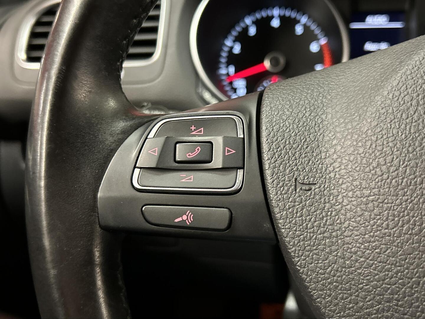 VOLKSWAGEN Golf 2013