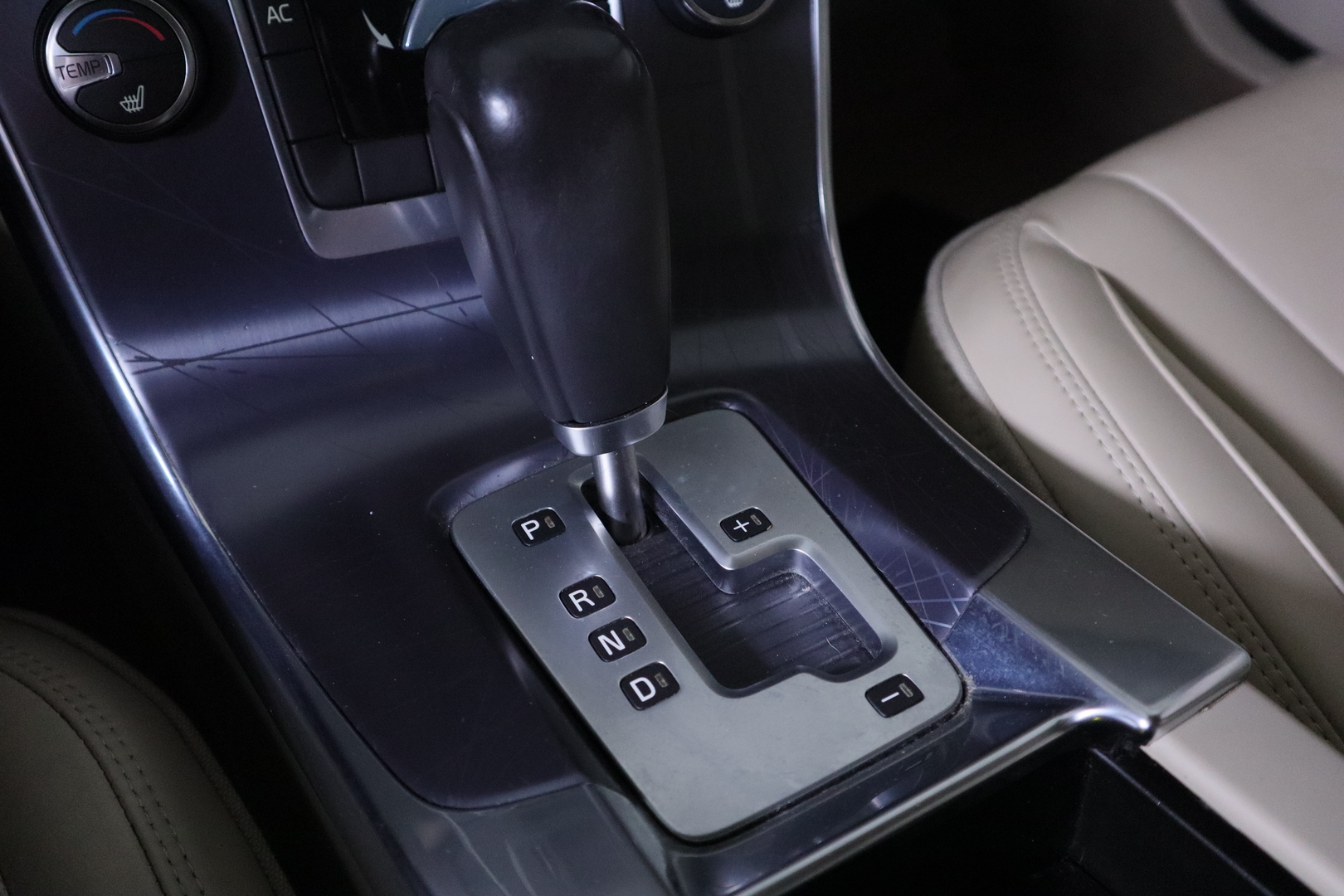 VOLVO V60 2012