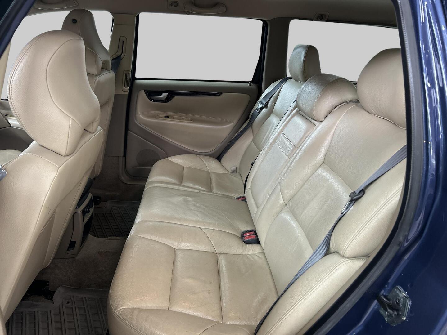 VOLVO V70 2003