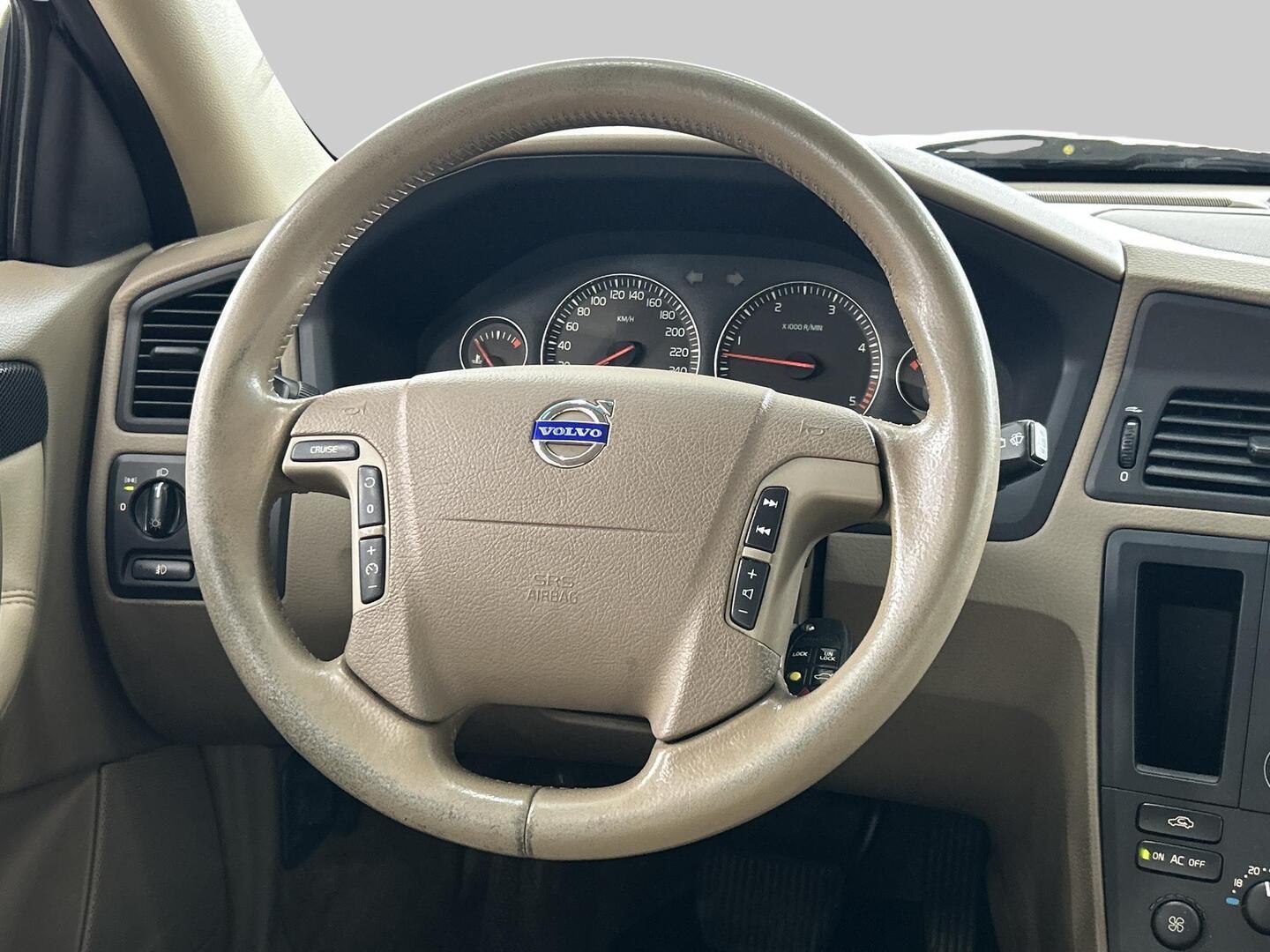VOLVO V70 2003