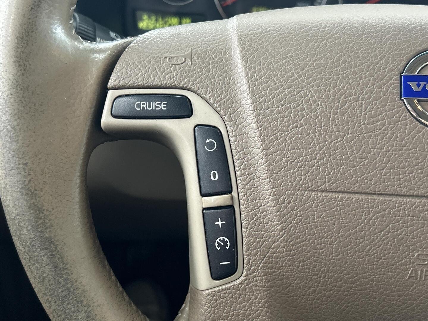VOLVO V70 2003