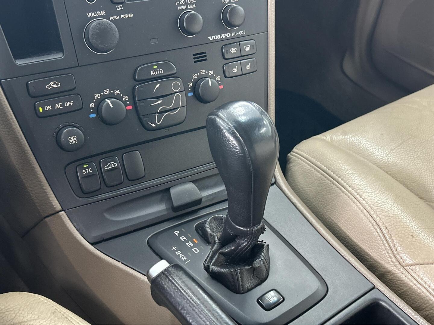 VOLVO V70 2003