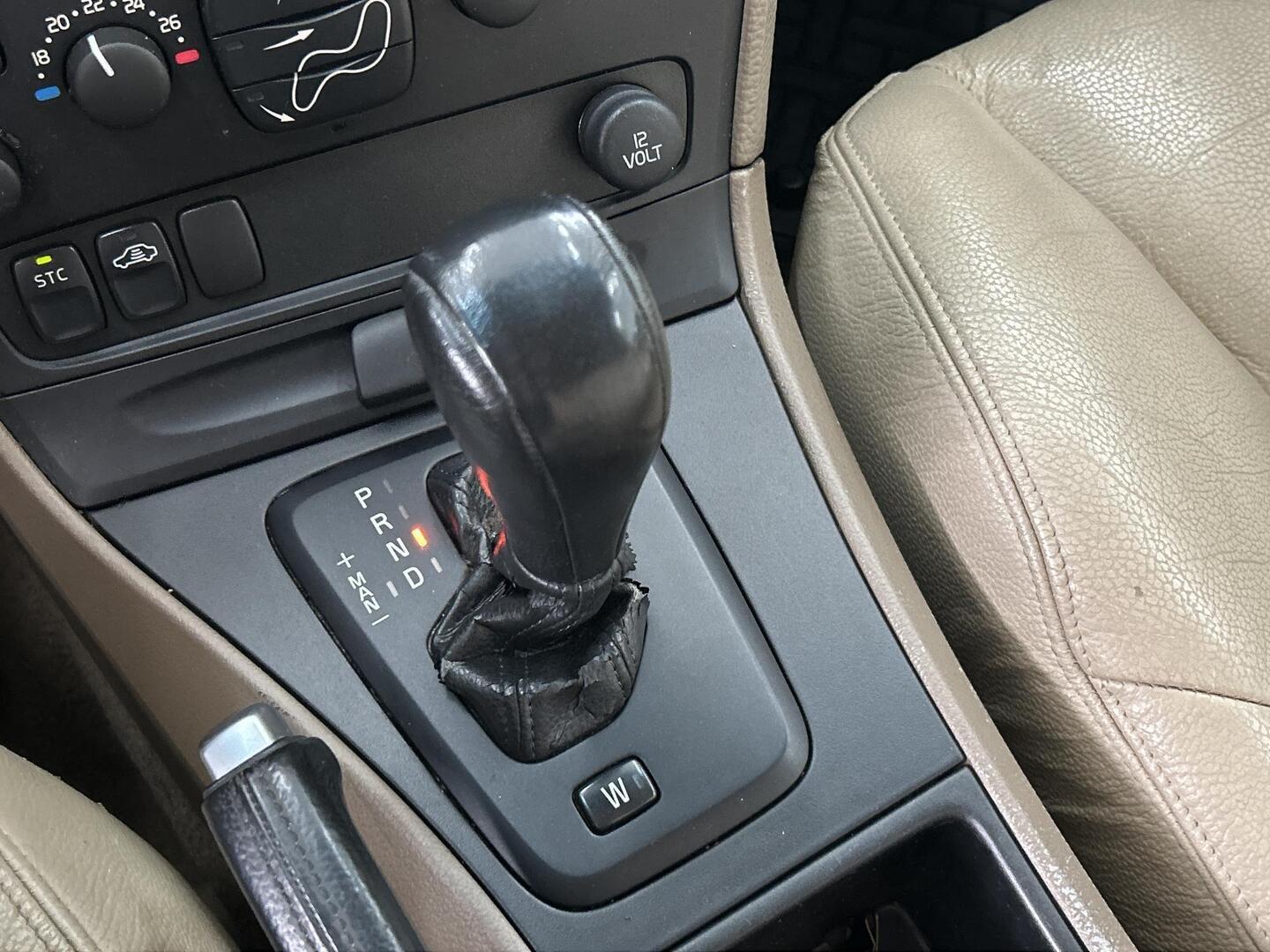 VOLVO V70 2003