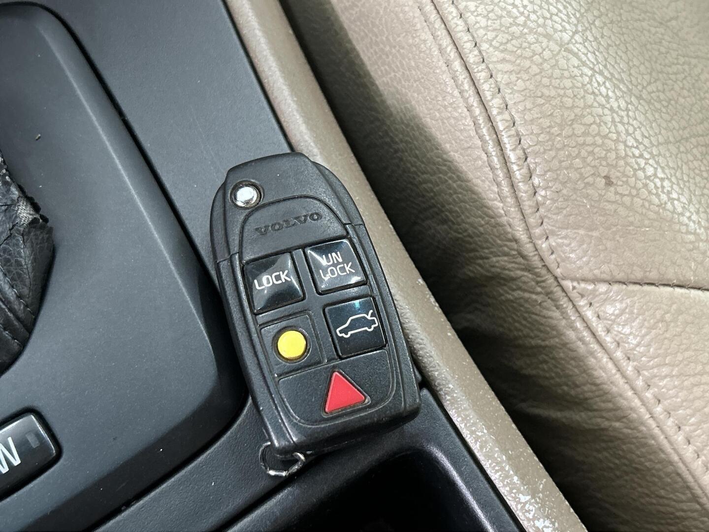 VOLVO V70 2003