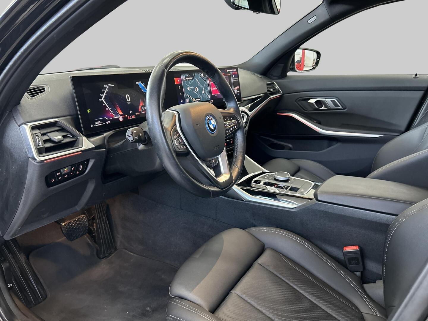 BMW 330 2023