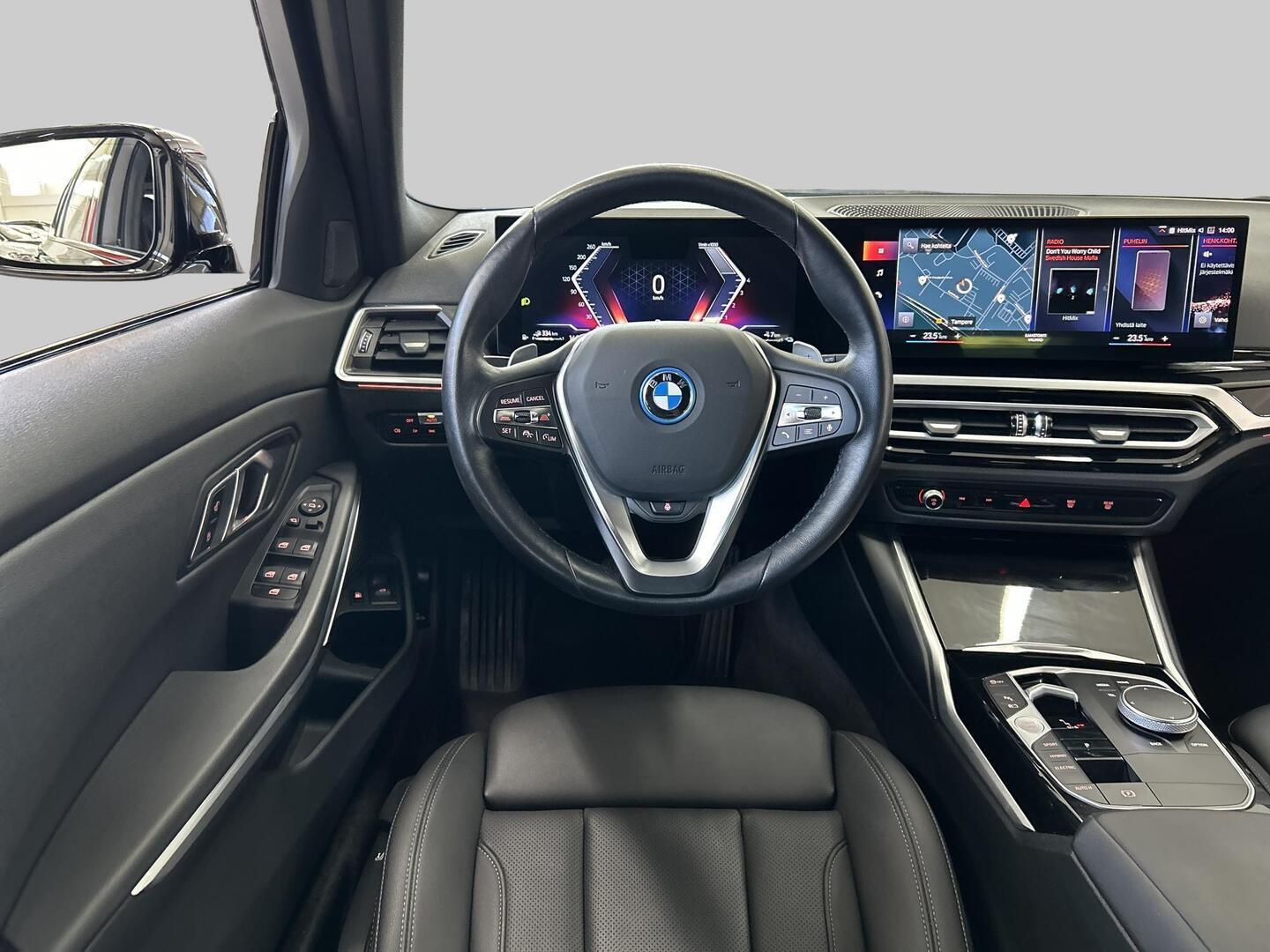 BMW 330 2023