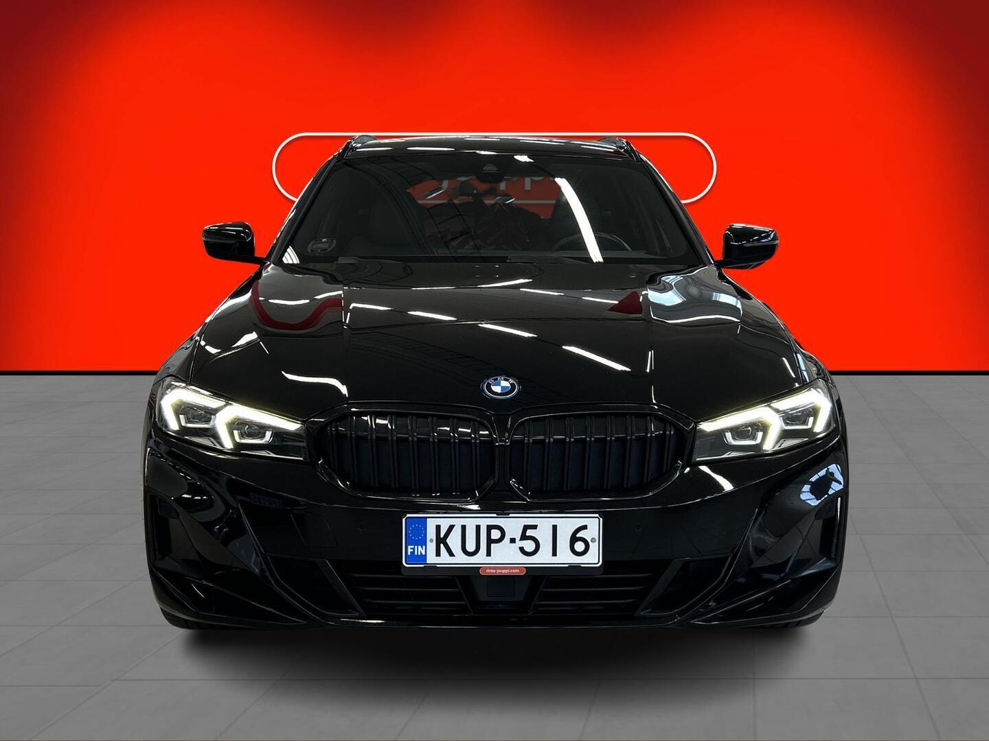 BMW 330 2023