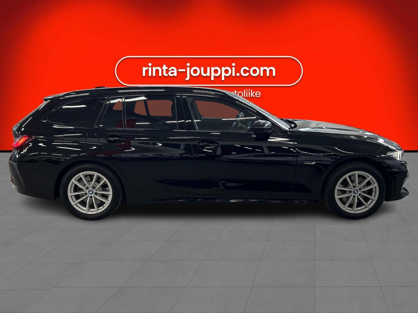 BMW 330 2023