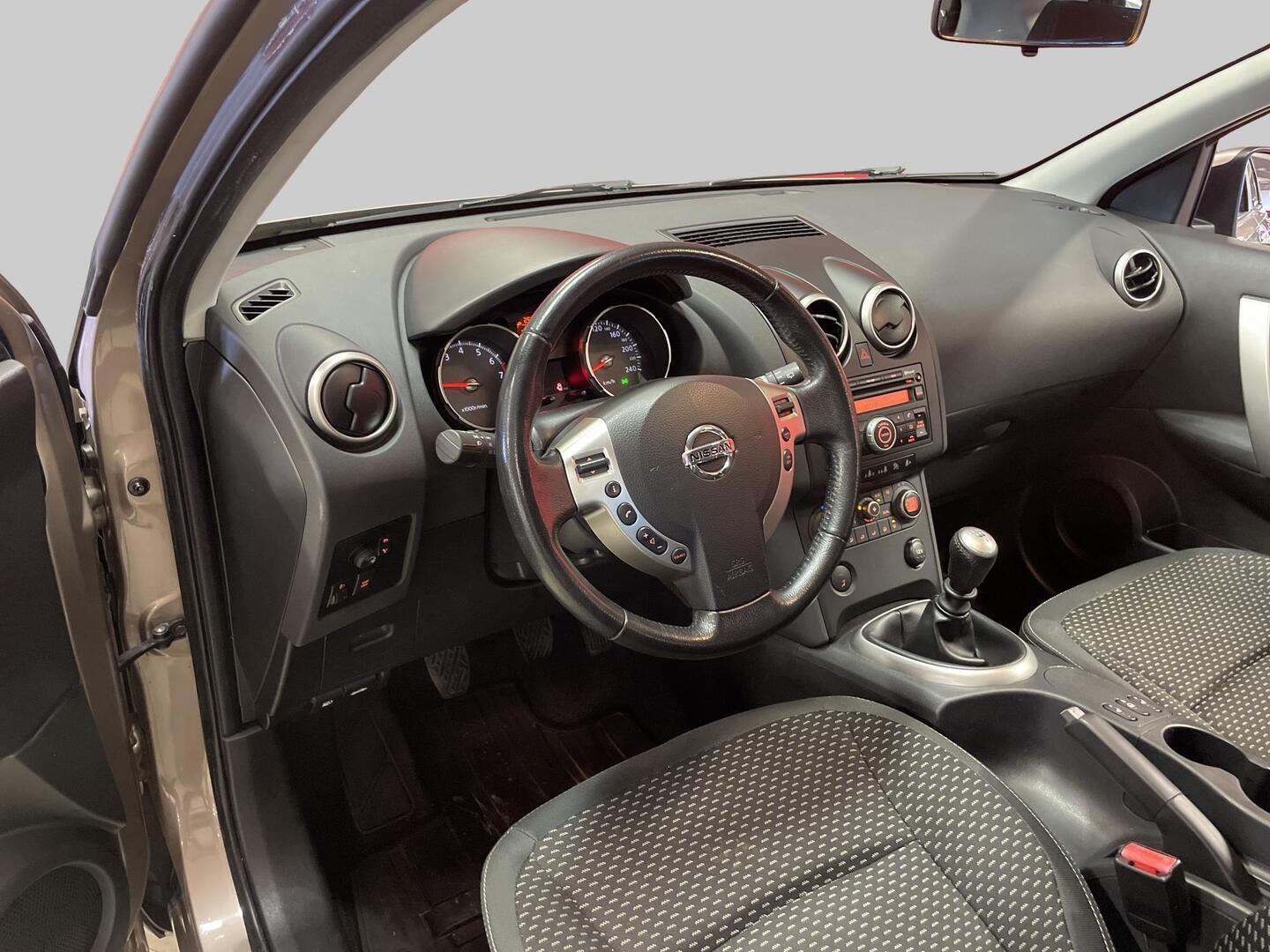 NISSAN Qashqai 2010