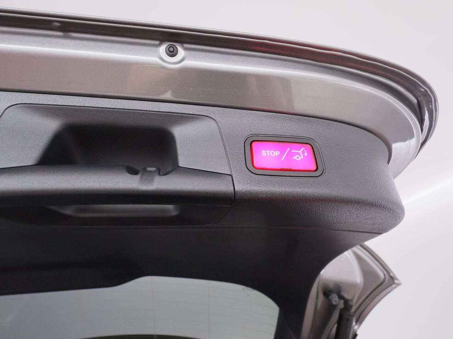 MERCEDES-BENZ EQA 2022
