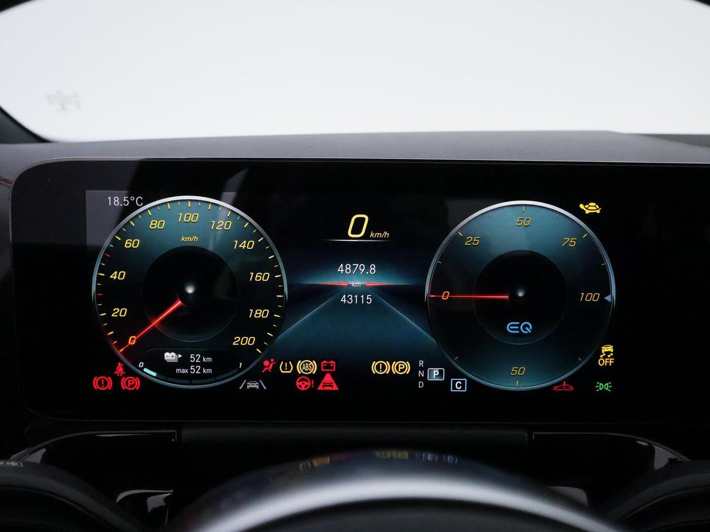 MERCEDES-BENZ EQA 2022