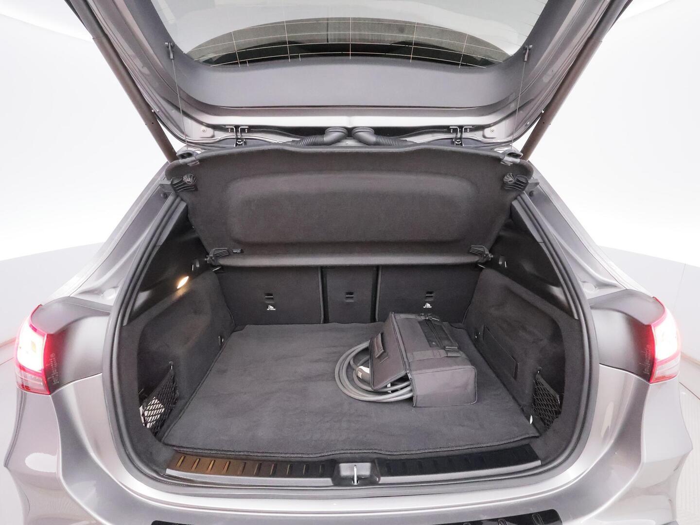 MERCEDES-BENZ EQA 2022