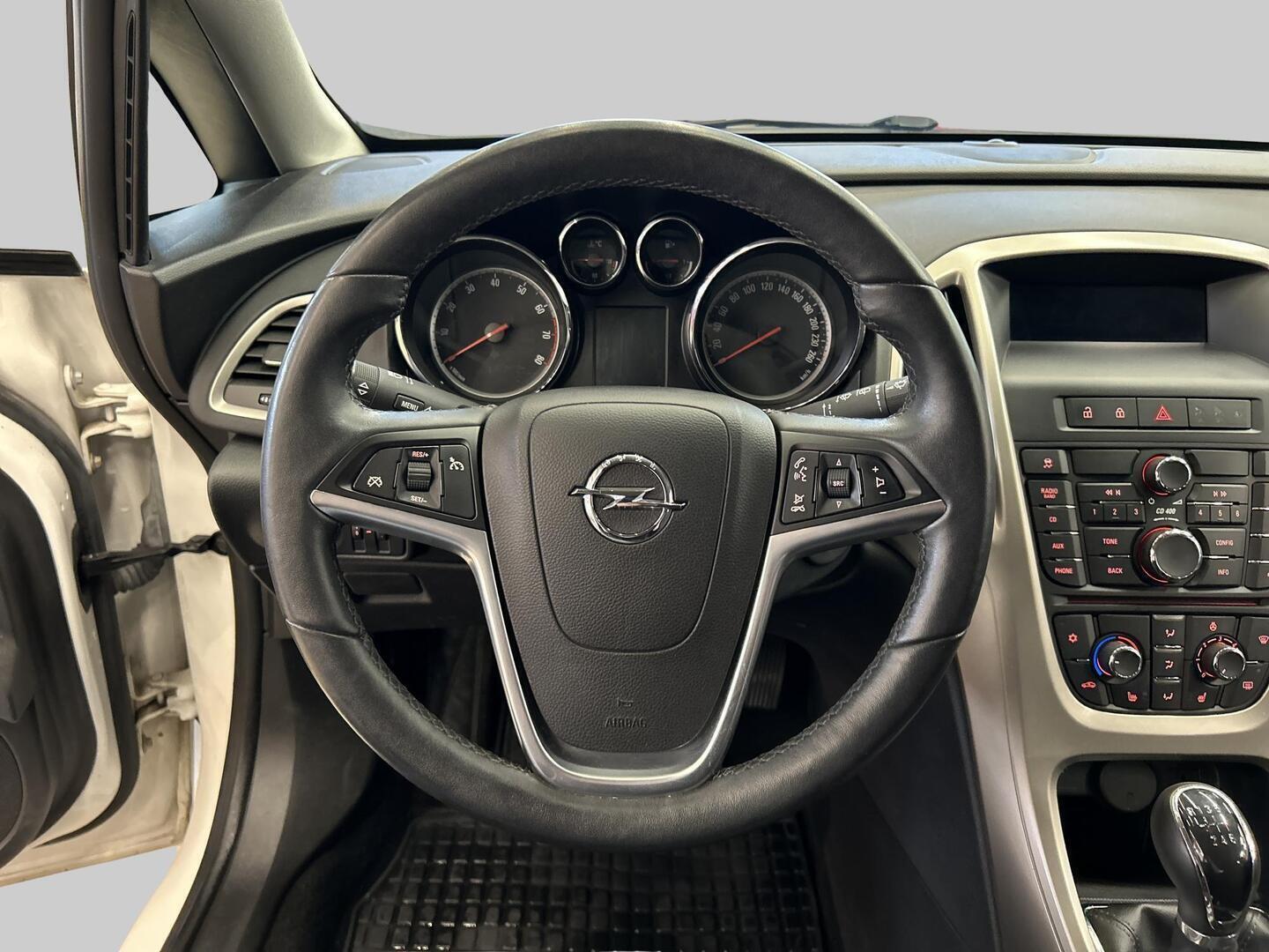 OPEL Astra 2012