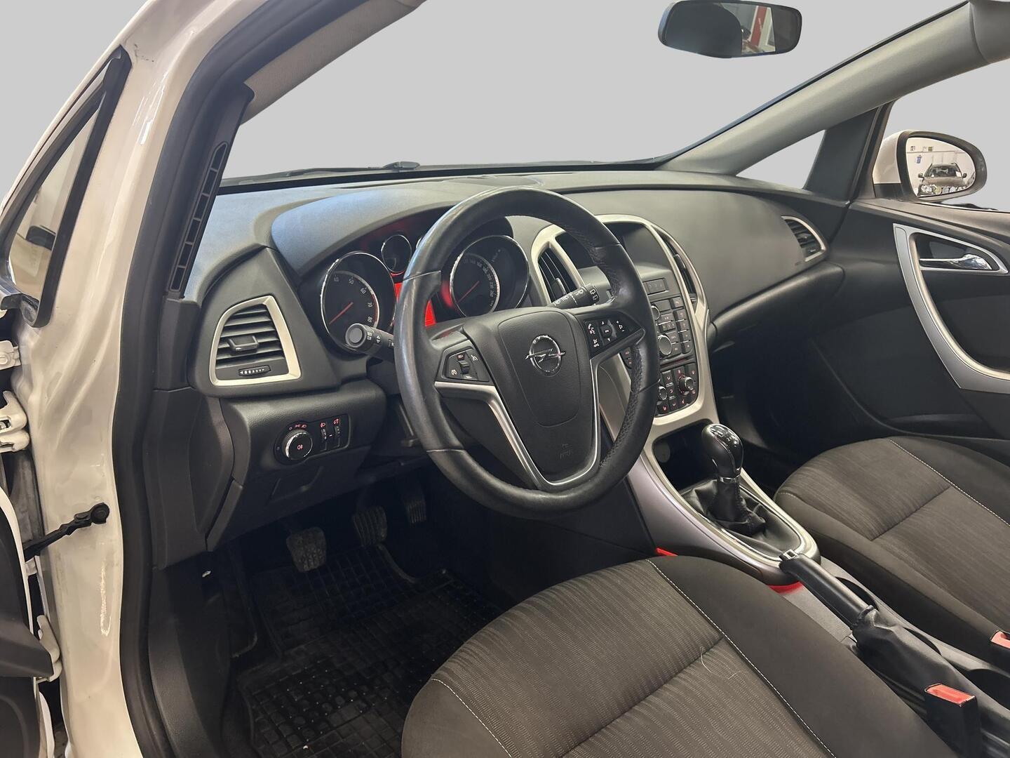 OPEL Astra 2012