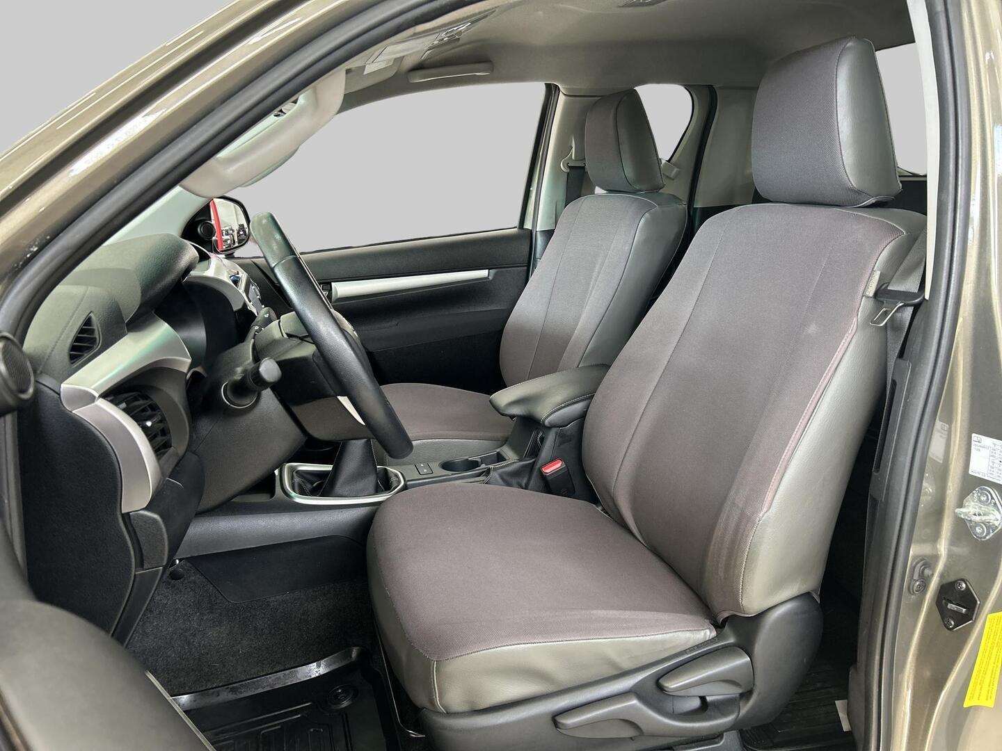 TOYOTA Hilux 2023