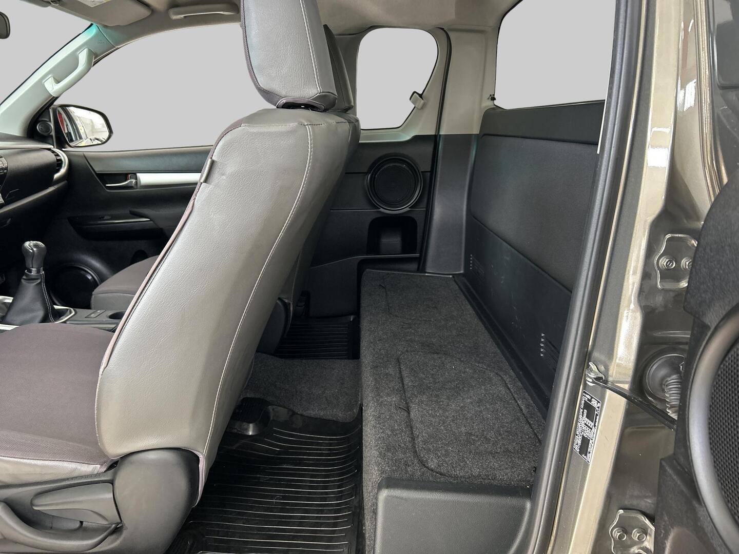 TOYOTA Hilux 2023