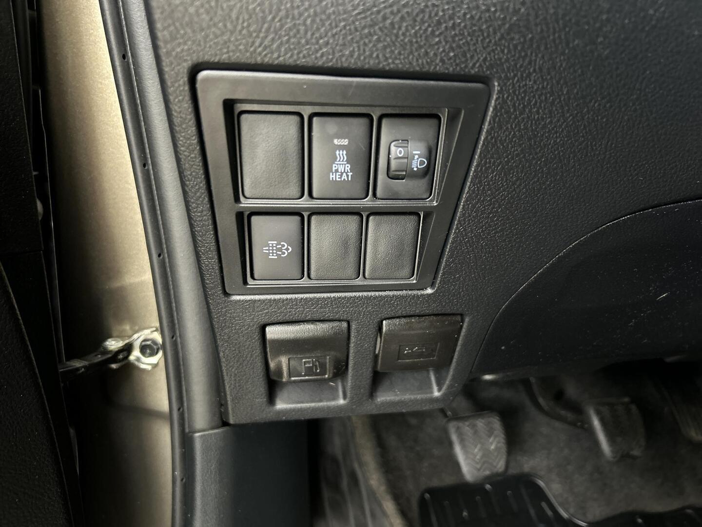 TOYOTA Hilux 2023