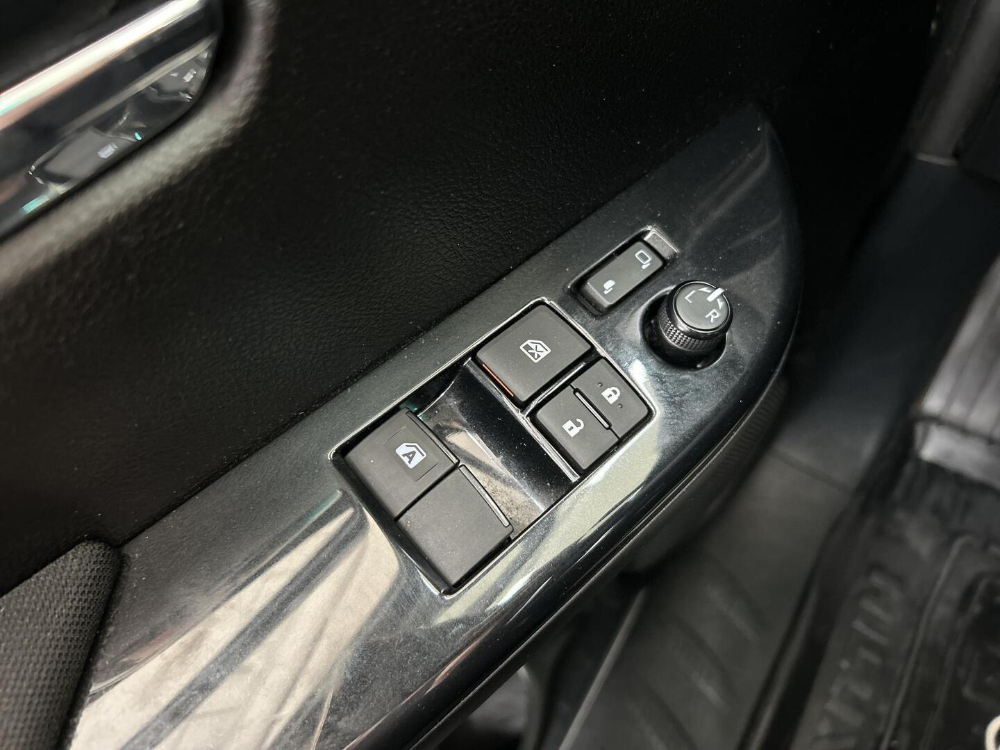 TOYOTA Hilux 2023