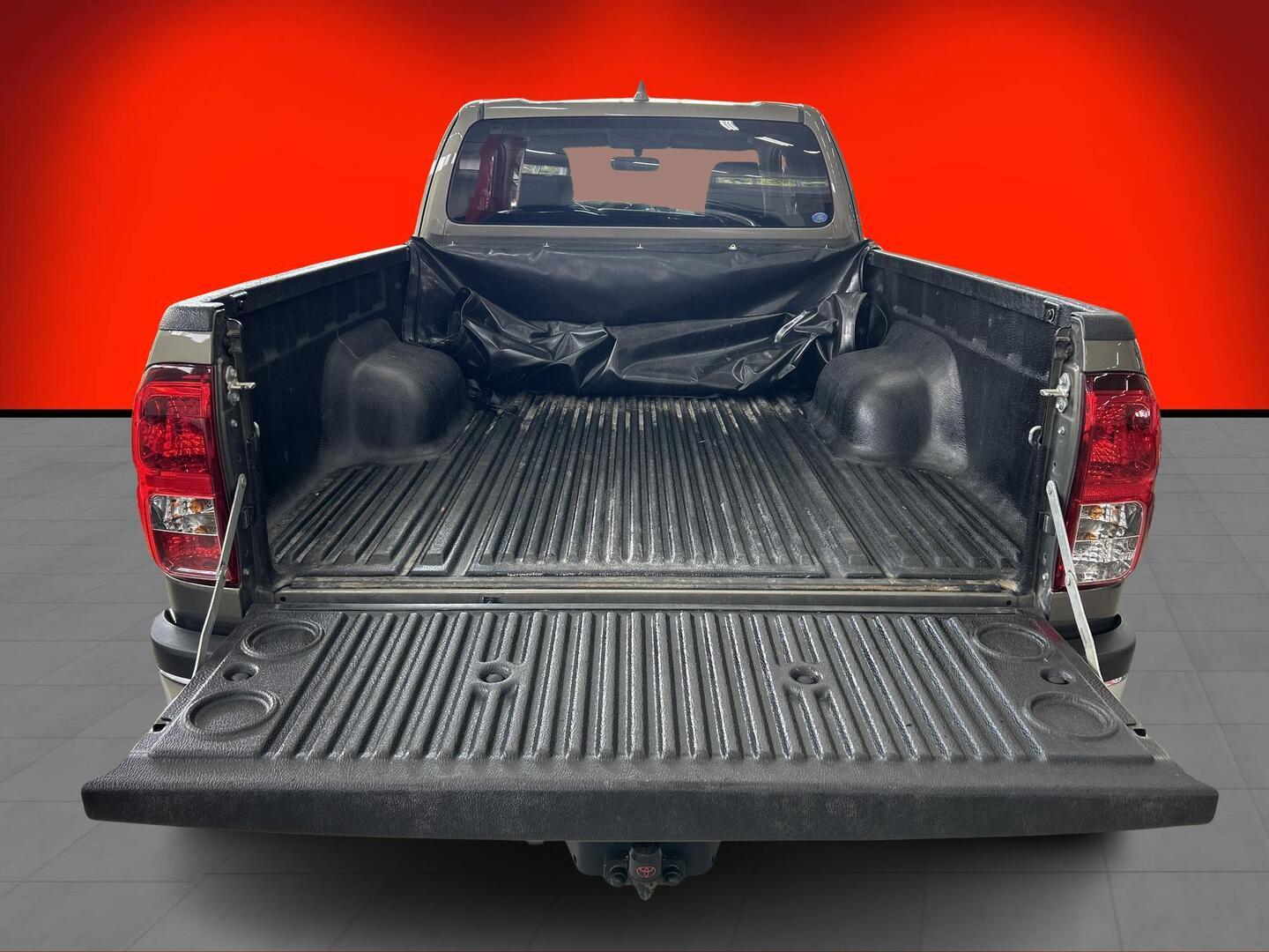 TOYOTA Hilux 2023