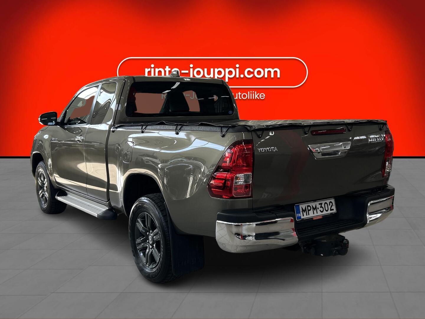 TOYOTA Hilux 2023