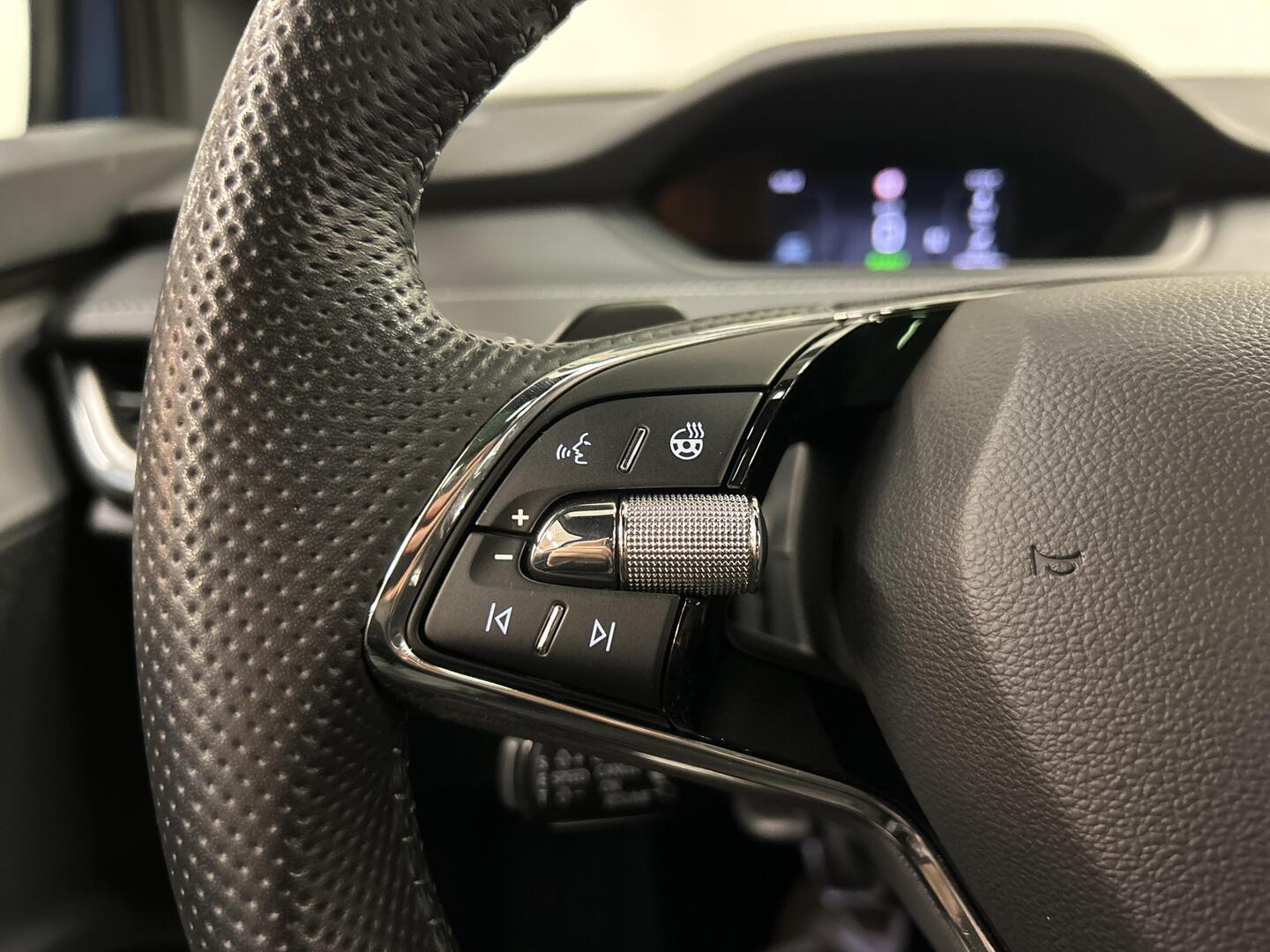 SKODA Enyaq 2023