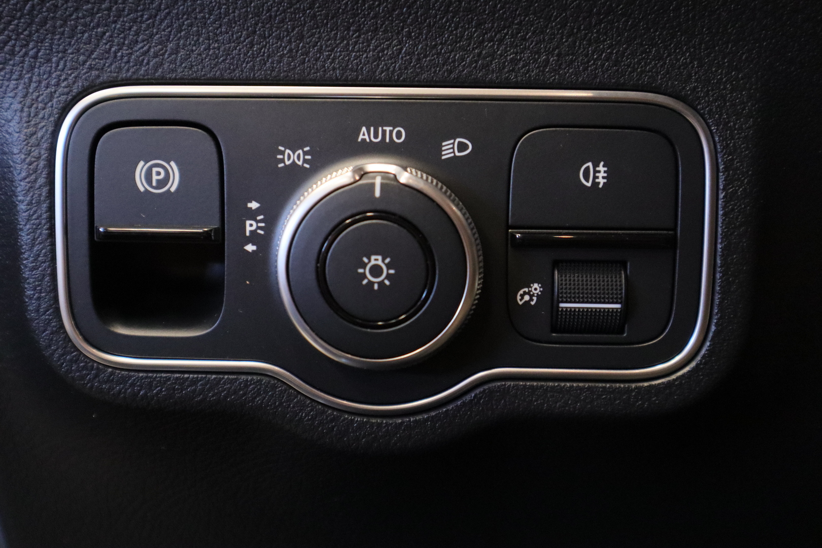 MERCEDES-BENZ EQA 2022
