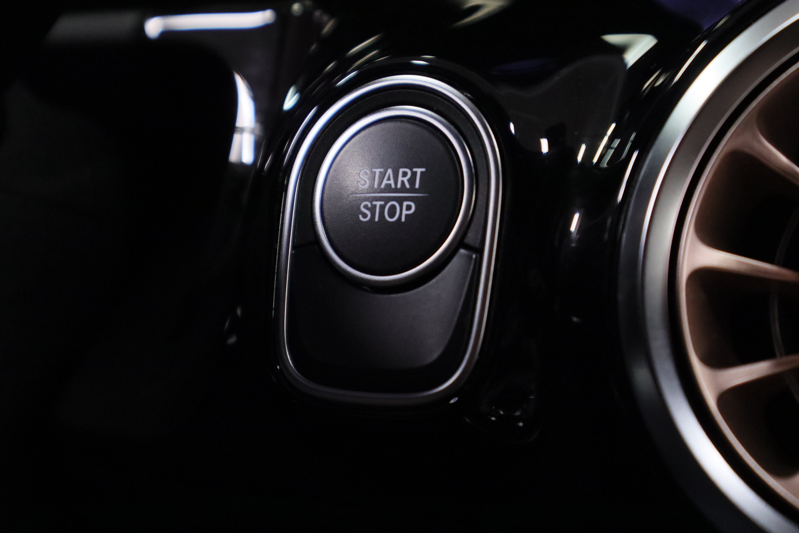 MERCEDES-BENZ EQA 2022