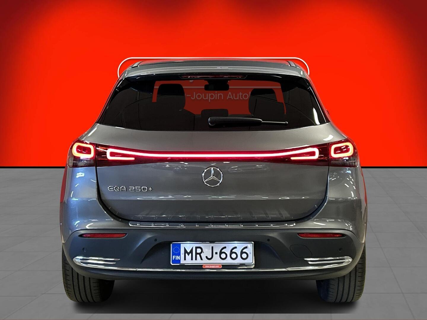MERCEDES-BENZ EQA 2022