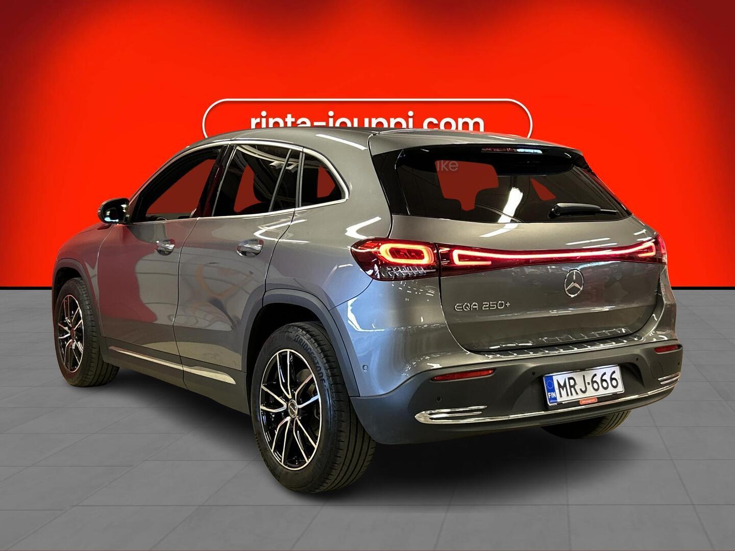MERCEDES-BENZ EQA 2022