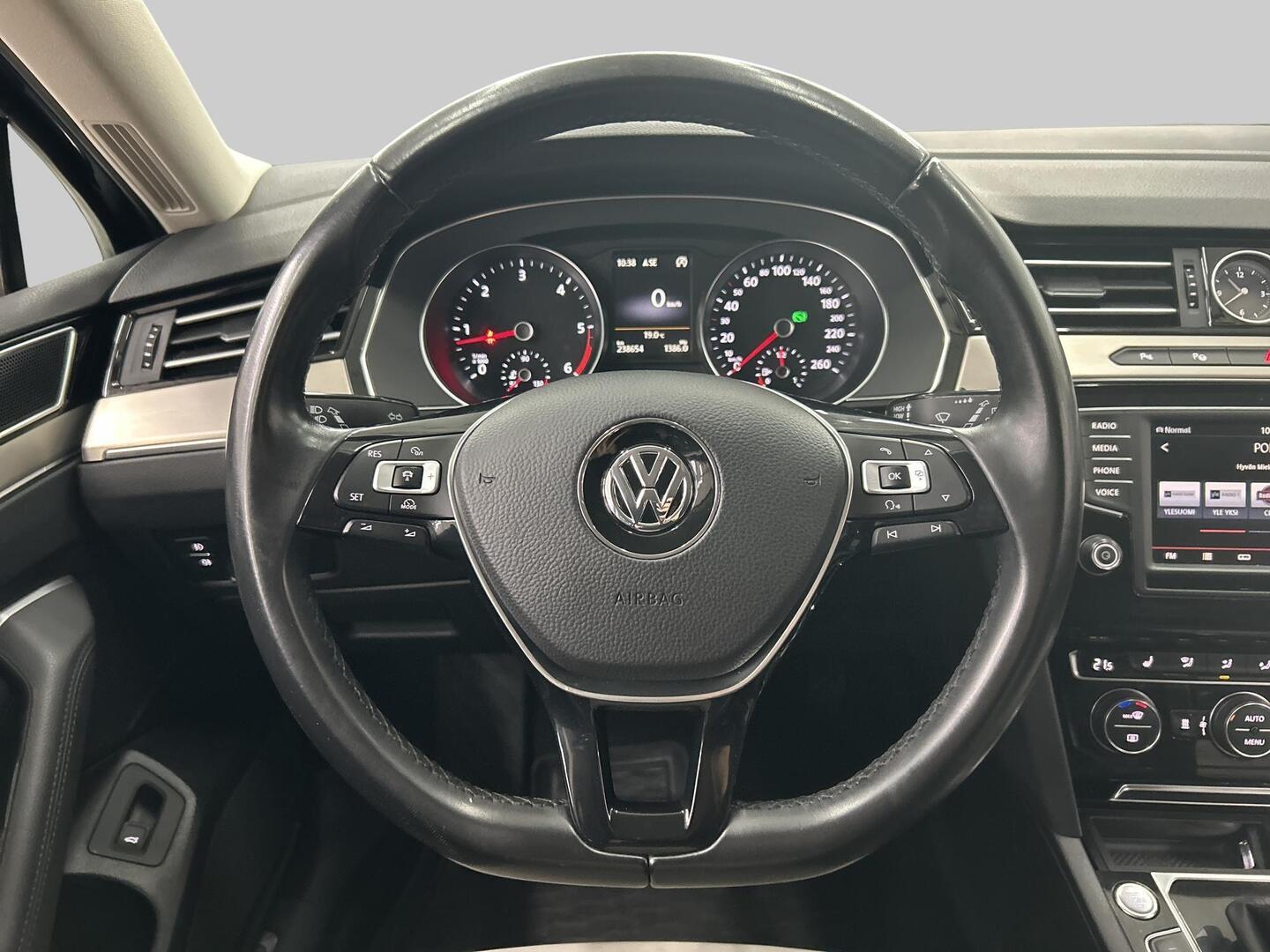 VOLKSWAGEN Passat 2016