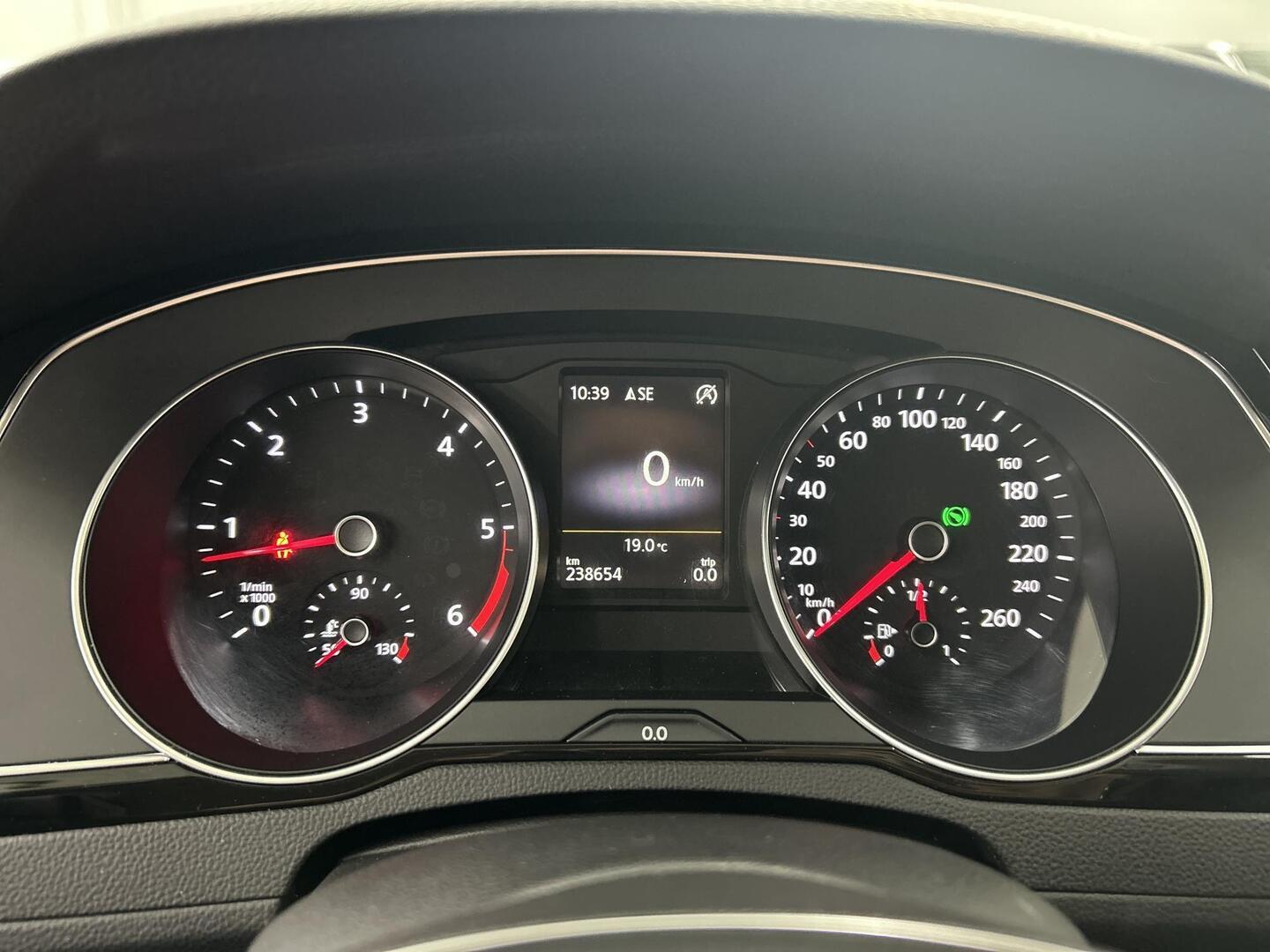 VOLKSWAGEN Passat 2016