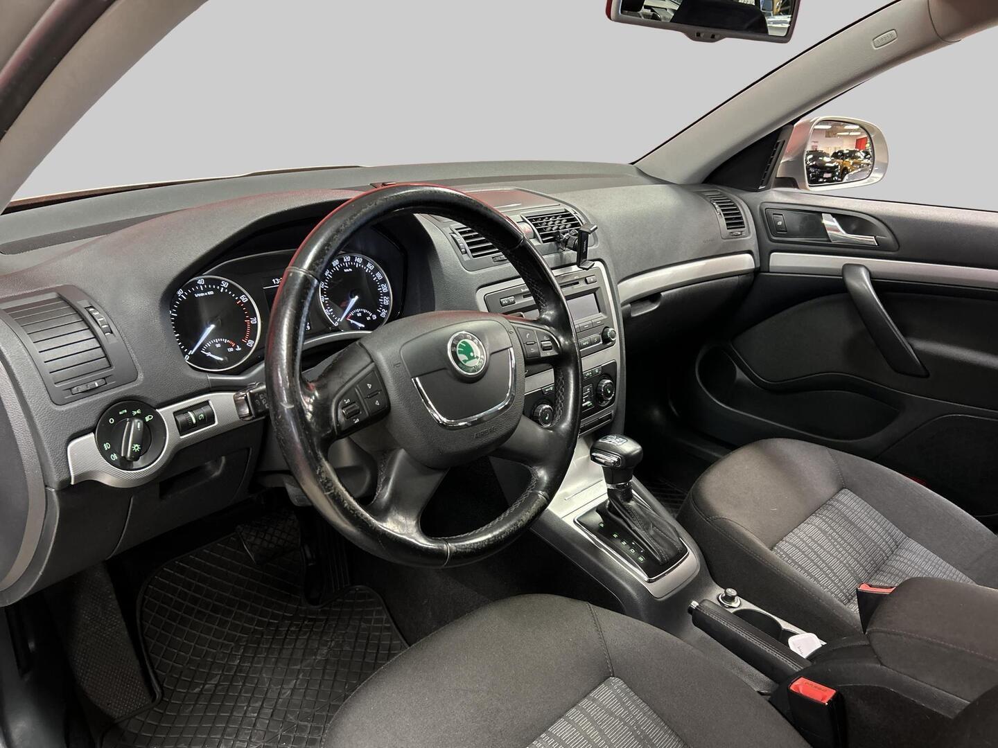 SKODA Octavia 2012