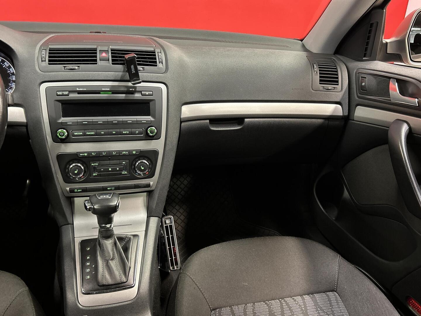 SKODA Octavia 2012