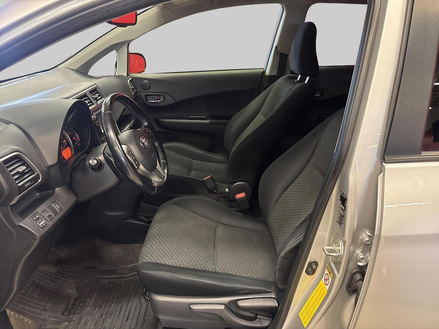 TOYOTA Verso-S 2012