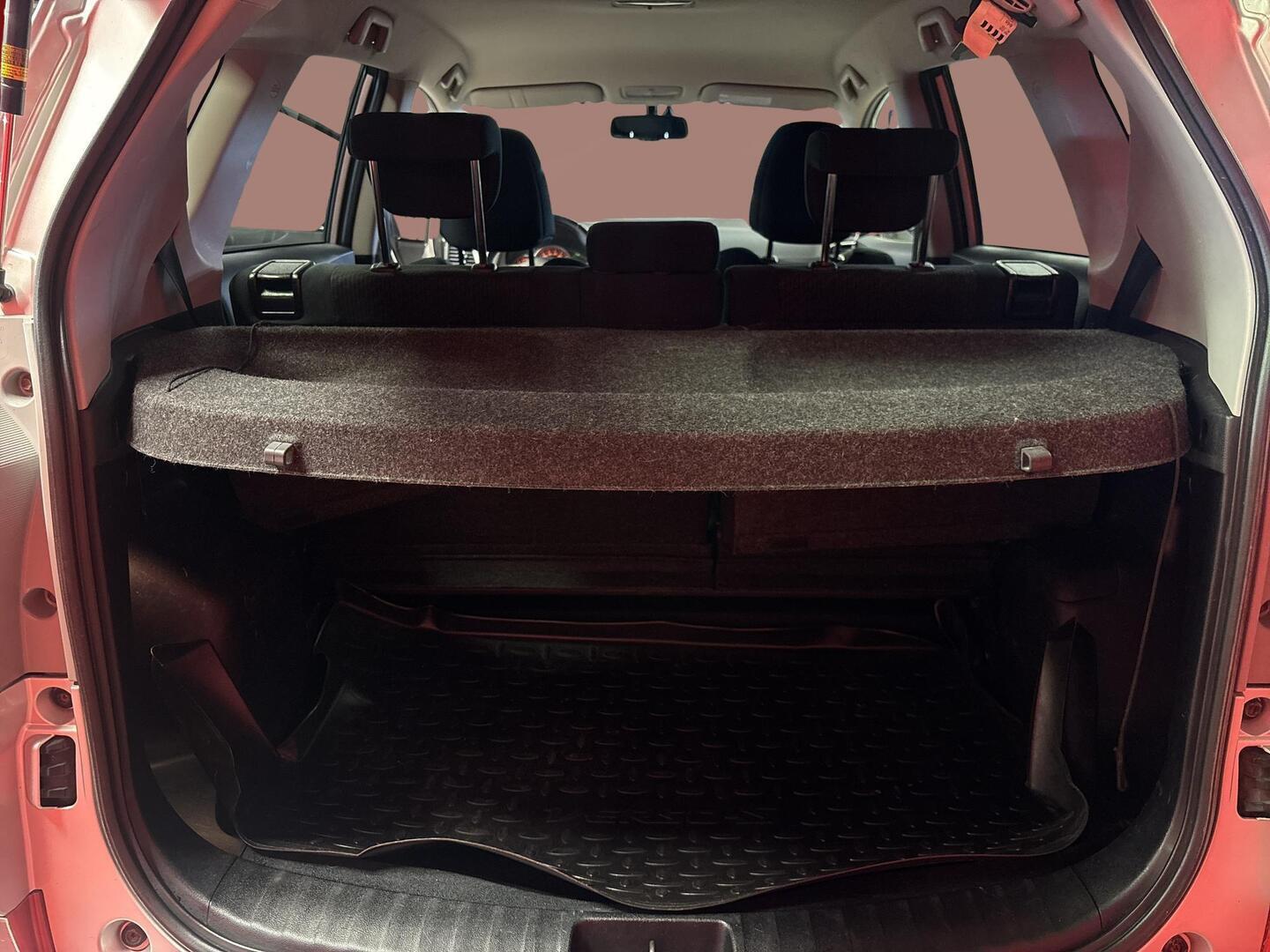 TOYOTA Verso-S 2012