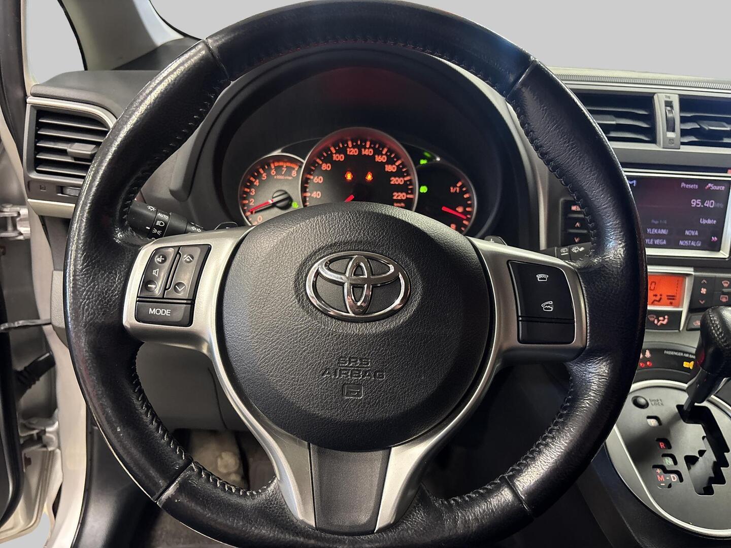 TOYOTA Verso-S 2012