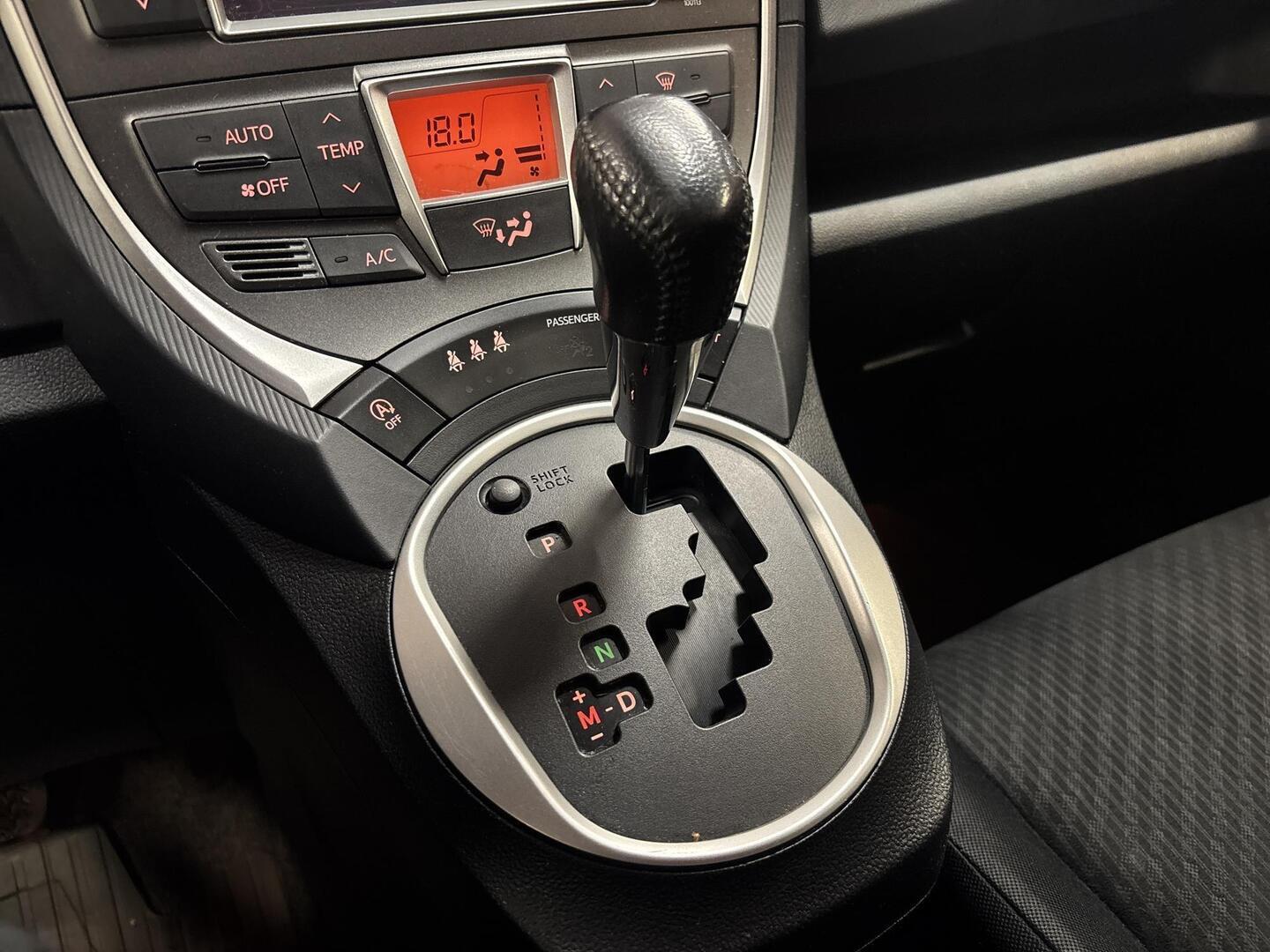 TOYOTA Verso-S 2012