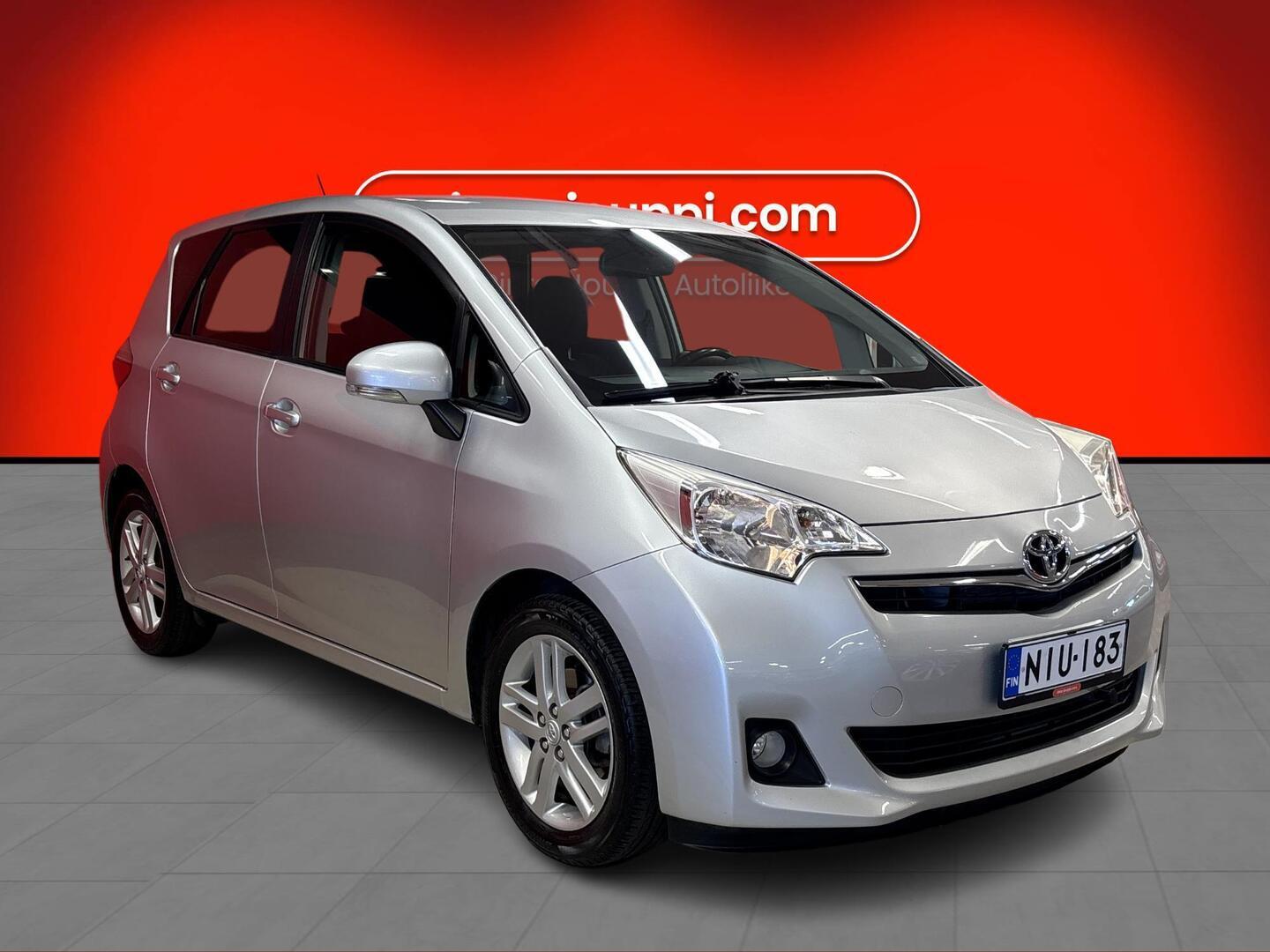 TOYOTA Verso-S 2012