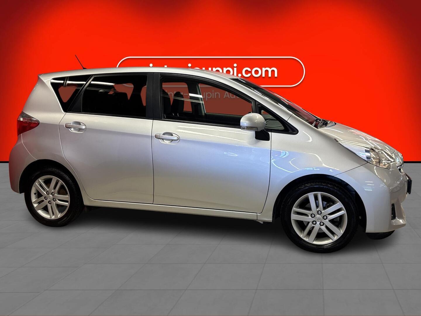 TOYOTA Verso-S 2012