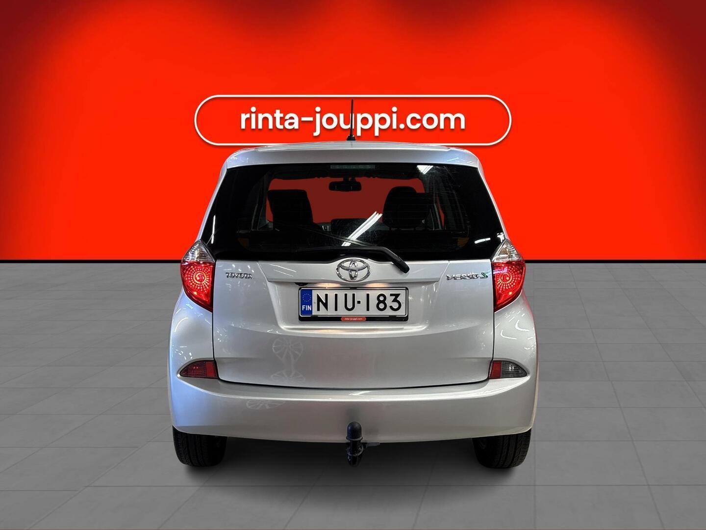 TOYOTA Verso-S 2012